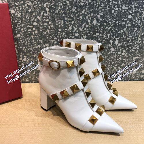 ヴァレンティノ VALENTINO 大人の雰囲気抜群 フロントVカット 綺麗に決まるフォルム! ヴァレンティノコピー ブランド 2021秋冬 ショートブーツ 3色可選 スタッズ 