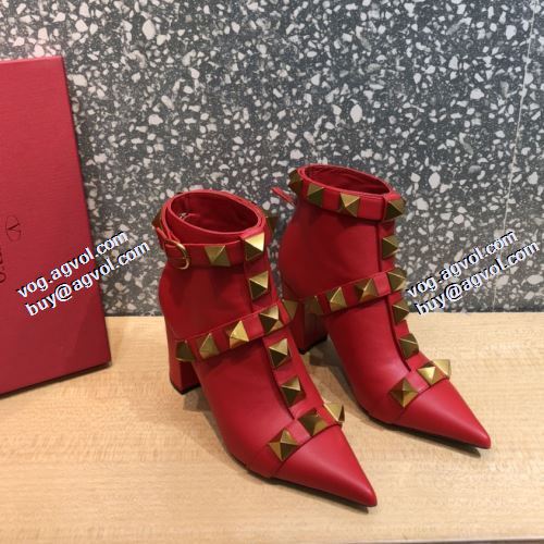 ヴァレンティノ VALENTINO 大人の雰囲気抜群 フロントVカット 綺麗に決まるフォルム! ヴァレンティノコピー ブランド 2021秋冬 ショートブーツ 3色可選 スタッズ 