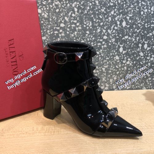 ヴァレンティノ VALENTINO 大人の雰囲気抜群 フロントVカット 綺麗に決まるフォルム! ヴァレンティノコピー ブランド 2021秋冬 ショートブーツ 3色可選 スタッズ 