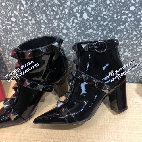 ヴァレンティノ VALENTINO 大人の雰囲気抜群 フロントVカット 綺麗に決まるフォルム! ヴァレンティノコピー ブランド 2021秋冬 ショートブーツ 3色可選 スタッズ 