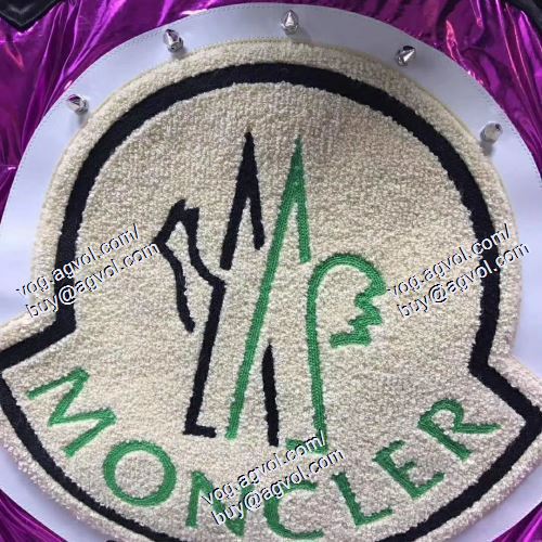 MONCLER お洒落を楽しみたいこの季節 ダウンジャケット メンズ 冬の着太りを解消する モンクレールコピー ブランド 3色可選