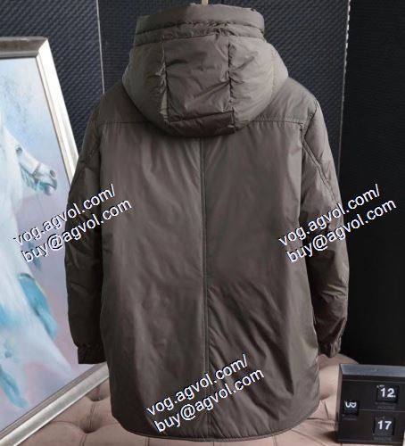 大人にも取り入れやすいコーデ MONCLER モンクレールスーパーコピー 軽くて着心地も抜群 ダウンジャケット メンズ 2色可選 2020秋冬流行色紹介