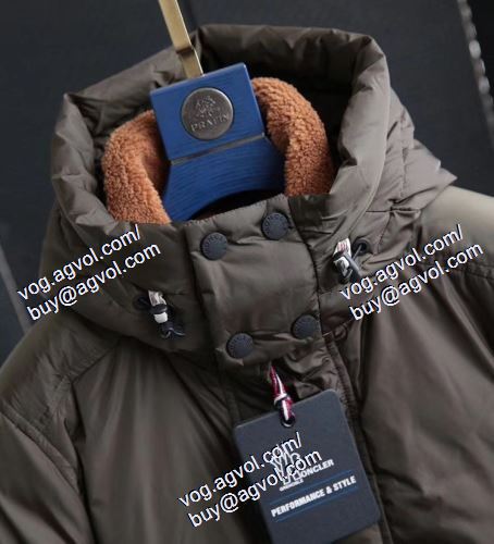 大人にも取り入れやすいコーデ MONCLER モンクレールスーパーコピー 軽くて着心地も抜群 ダウンジャケット メンズ 2色可選 2020秋冬流行色紹介