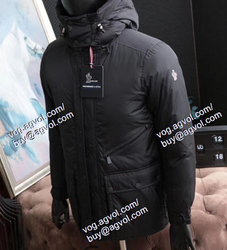 大人にも取り入れやすいコーデ MONCLER モンクレールスーパーコピー 軽くて着心地も抜群 ダウンジャケット メンズ 2色可選 2020秋冬流行色紹介