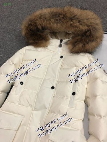 2020秋冬に復活を遂げた大注目の新作 MONCLER 大人かわいい秋冬コーデを楽しみ ダウンジャケット モンクレールスーパーコピー