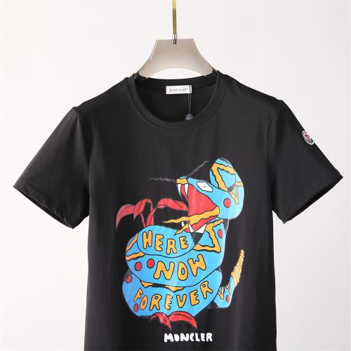 2色可選 高品質 海外セレブ愛用 大花プリント 2022新作 ラウンドネック 半袖Tシャツ 自然な肌触り モンクレールブランド コピー