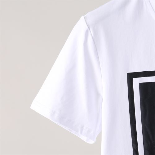 2色可選 ラウンドネック 半袖Tシャツ 頑丈な素材 2022新作 サイズ豊富 モンクレールスーパーコピー しわになりにくい