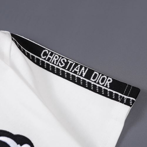 2022新作 ディオール DIOR 2色可選 半袖Tシャツ レジャー 刺繍使い 快適な着心地 乾きやすい 高級感ある ディオールコピー