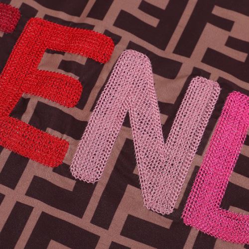 フェンディブランド 偽物 通販 2022新作 半袖Tシャツ 刺繍使い 通気性に優れた ラックスした雰囲気 オリジナル 2色可選