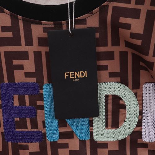 フェンディブランド 偽物 通販 2022新作 半袖Tシャツ 刺繍使い 通気性に優れた ラックスした雰囲気 オリジナル 2色可選