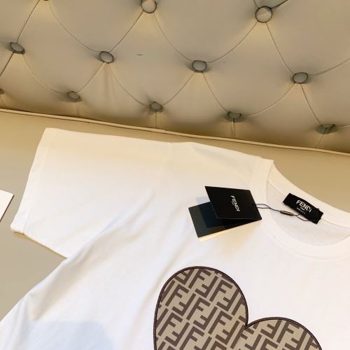 2022新作 2色可選 ラウンドネック 半袖Tシャツ デザイン性の高い プリント 着心地満点 フェンディスーパーコピー 激安 着回し度抜群