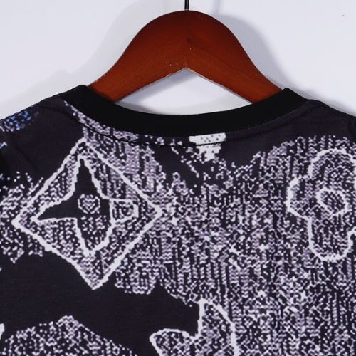 2色可選 2022新作 プリント 半袖Tシャツ コスパ最高のプライス 綿/コットン 着回し度抜群 デザイン性の高い ルイ ヴィトン偽物ブランド