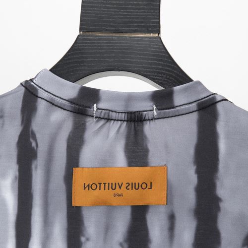 半袖Tシャツ ストライプ 収縮性のある 使い勝手抜群 2022新作 ルイ ヴィトンブランド 偽物 通販 風合いが出る