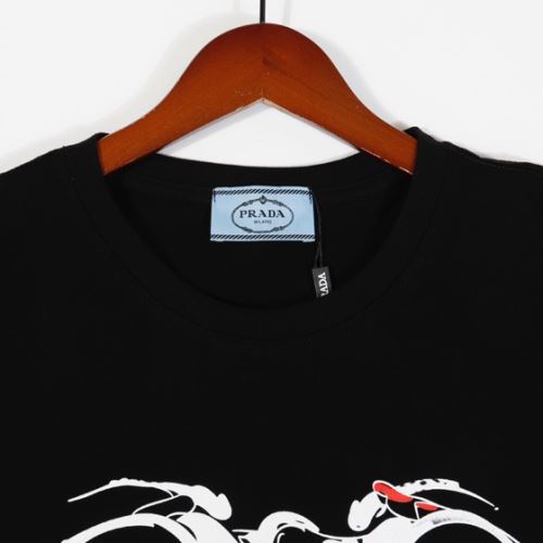 売れ筋のいい 半袖Tシャツ 2色可選 プリント 2022新作 プラダブランド 偽物 通販 ラウンドネック ラックスした雰囲気 プラダ PRADA 優しいフィット感