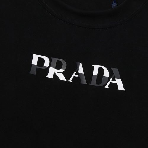 カジュアル 自分らしいスタイリング 肌に馴染みやすい 2022新作 プラダコピーブランド 2色可選 Tシャツ プラダ PRADA 今話題の最新作