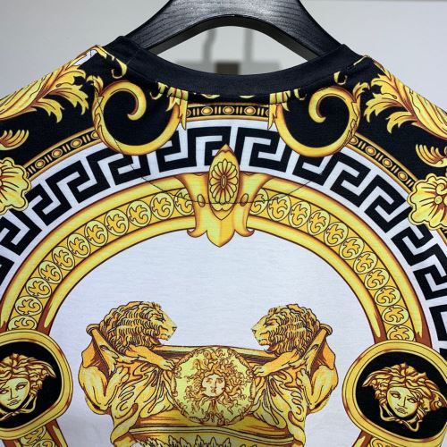 2022新作 半袖Tシャツ カッコいい印象を付ける ヴェルサーチVERSACE 人気販売中 ヴェルサーチブランド コピー 収縮性のある レジャー