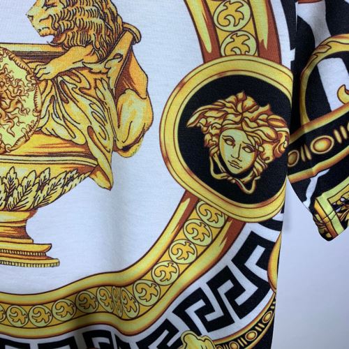 2022新作 半袖Tシャツ カッコいい印象を付ける ヴェルサーチVERSACE 人気販売中 ヴェルサーチブランド コピー 収縮性のある レジャー