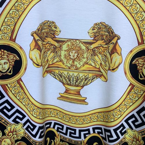 2022新作 半袖Tシャツ カッコいい印象を付ける ヴェルサーチVERSACE 人気販売中 ヴェルサーチブランド コピー 収縮性のある レジャー