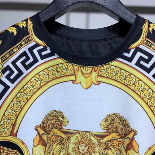 2022新作 半袖Tシャツ カッコいい印象を付ける ヴェルサーチVERSACE 人気販売中 ヴェルサーチブランド コピー 収縮性のある レジャー