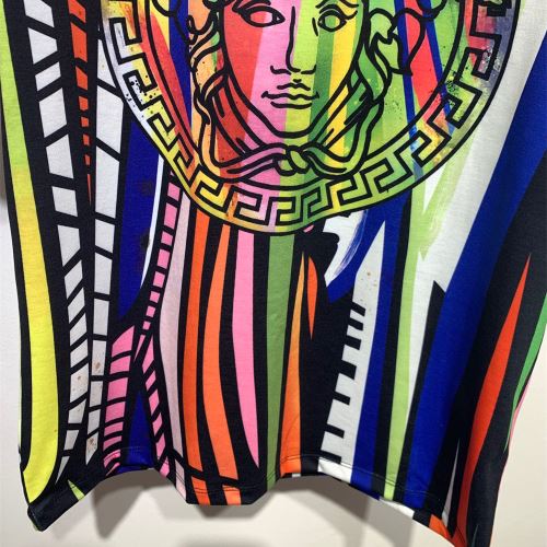 ヴェルサーチスーパーコピー 2022新作 Tシャツ 魅力ファッション ヴェルサーチVERSACE 使い勝手抜群 ストライプ 柔らかい手触り