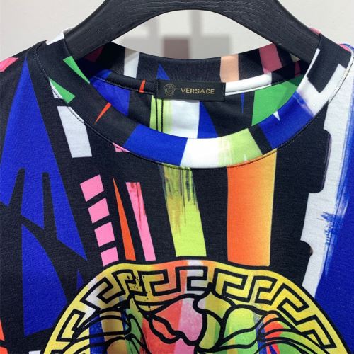 ヴェルサーチスーパーコピー 2022新作 Tシャツ 魅力ファッション ヴェルサーチVERSACE 使い勝手抜群 ストライプ 柔らかい手触り