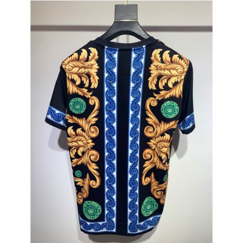気軽にカジュアルに使える ヴェルサーチVERSACE 乾きやすい Tシャツ 2022新作 レジャー ヴェルサーチコピー ブランド 豊富なサイズ