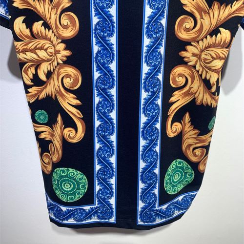 気軽にカジュアルに使える ヴェルサーチVERSACE 乾きやすい Tシャツ 2022新作 レジャー ヴェルサーチコピー ブランド 豊富なサイズ