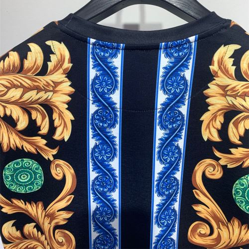 気軽にカジュアルに使える ヴェルサーチVERSACE 乾きやすい Tシャツ 2022新作 レジャー ヴェルサーチコピー ブランド 豊富なサイズ