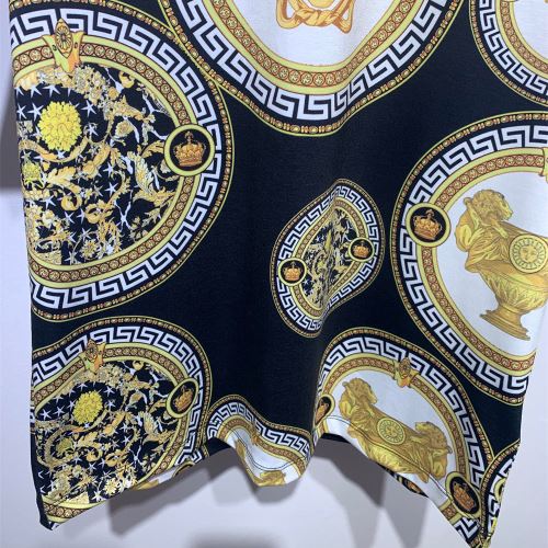 クールビズ ヴェルサーチブランド 偽物 通販 ヴェルサーチVERSACE ラウンドネック 半袖Tシャツ 2022新作 着心地抜群 プリント