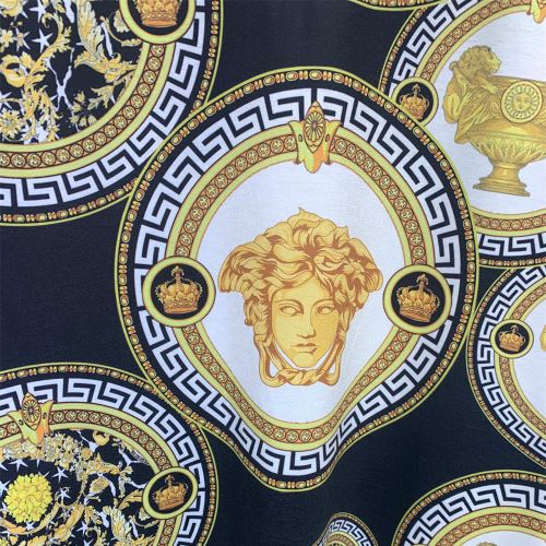 クールビズ ヴェルサーチブランド 偽物 通販 ヴェルサーチVERSACE ラウンドネック 半袖Tシャツ 2022新作 着心地抜群 プリント