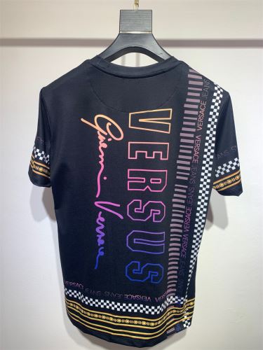 Tシャツ 人気ブランド 2022新作 ヴェルサーチVERSACE 自分らしいスタイリング 吸汗性に優れ ヴェルサーチスーパーコピー 激安 クールビズ