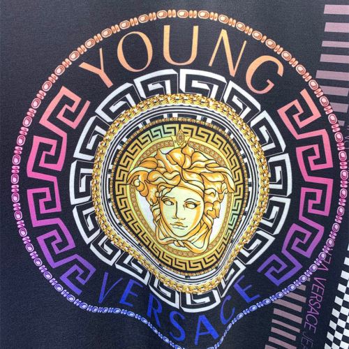 Tシャツ 人気ブランド 2022新作 ヴェルサーチVERSACE 自分らしいスタイリング 吸汗性に優れ ヴェルサーチスーパーコピー 激安 クールビズ