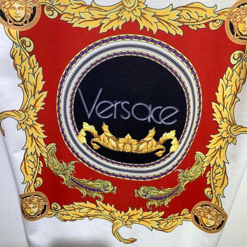 ヴェルサーチVERSACE 海外セレブ愛用 2022新作 ヴェルサーチコピーブランド 半袖Tシャツ オリジナル 乾きやすい カラーラインナップ