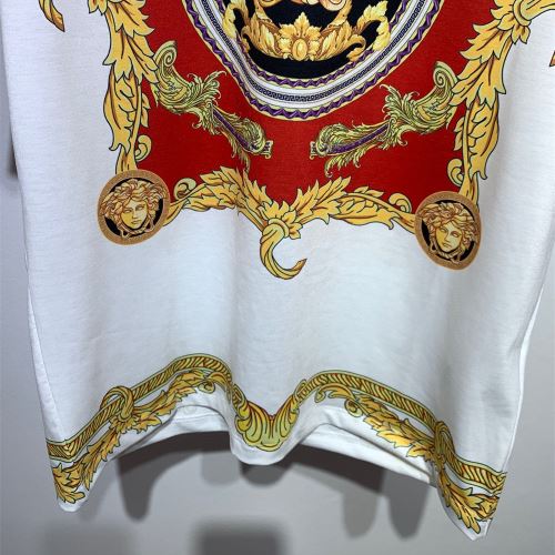 ヴェルサーチVERSACE 海外セレブ愛用 2022新作 ヴェルサーチコピーブランド 半袖Tシャツ オリジナル 乾きやすい カラーラインナップ