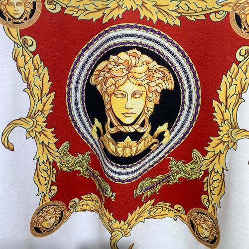 ヴェルサーチVERSACE 海外セレブ愛用 2022新作 ヴェルサーチコピーブランド 半袖Tシャツ オリジナル 乾きやすい カラーラインナップ