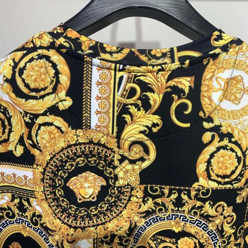 Tシャツ 2022新作 細身のシルエット ヴェルサーチVERSACE ラウンドネック 吸汗性に優れ ヴェルサーチブランド コピー 高品質 人気