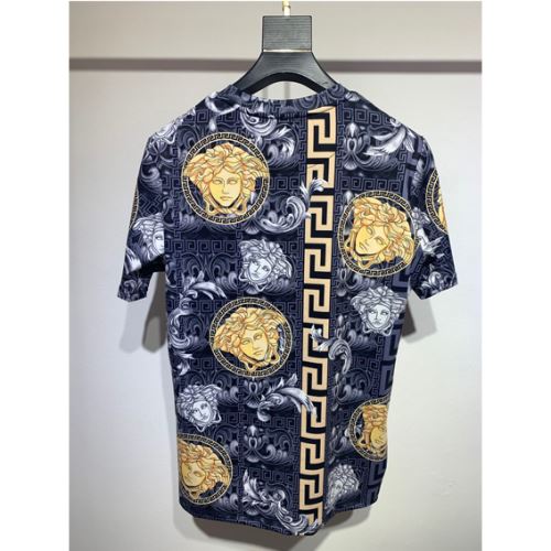 バリエーションに富む レジャー 2022新作 半袖Tシャツ 着回し度抜群 ヴェルサーチスーパーコピー 個性的なデザ