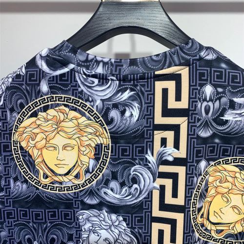 バリエーションに富む レジャー 2022新作 半袖Tシャツ 着回し度抜群 ヴェルサーチスーパーコピー 個性的なデザ