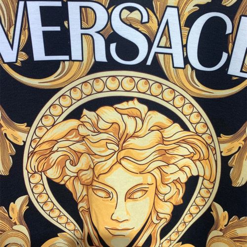 2022新作 ヴェルサーチブランド 偽物 通販 Tシャツ 流行に関係なく長年愛用できる スタイリッシュな印象 人気ブランド
