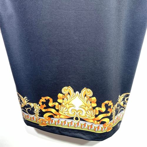 自分らしいスタイリング 薄手 半袖Tシャツ 乾きやすい ヴェルサーチスーパーコピー 魅力ファッション 2022新作