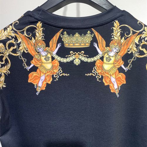 自分らしいスタイリング 薄手 半袖Tシャツ 乾きやすい ヴェルサーチスーパーコピー 魅力ファッション 2022新作