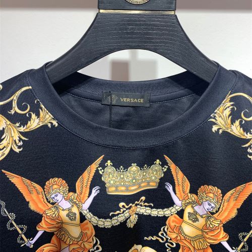 自分らしいスタイリング 薄手 半袖Tシャツ 乾きやすい ヴェルサーチスーパーコピー 魅力ファッション 2022新作