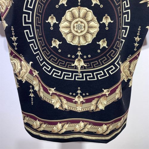 スタイリッシュな印象 2022新作 ヴェルサーチコピー 肌に馴染みやすい Tシャツ しわになりにくい