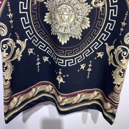 スタイリッシュな印象 2022新作 ヴェルサーチコピー 肌に馴染みやすい Tシャツ しわになりにくい