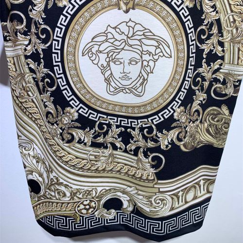 Tシャツ コスパ最高のプライス 自分らしいスタイリング 収縮性のある ヴェルサーチブランドスーパーコピー 2022新作