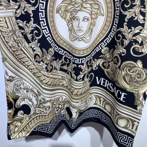 Tシャツ コスパ最高のプライス 自分らしいスタイリング 収縮性のある ヴェルサーチブランドスーパーコピー 2022新作
