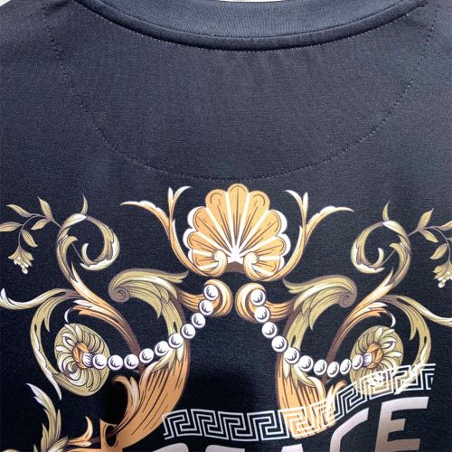 半袖Tシャツ 柔らかな質感 ラックスした雰囲気 レジャー 細身のシルエット 2022新作 ヴェルサーチコピー