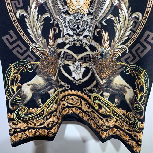 半袖Tシャツ 柔らかな質感 ラックスした雰囲気 レジャー 細身のシルエット 2022新作 ヴェルサーチコピー
