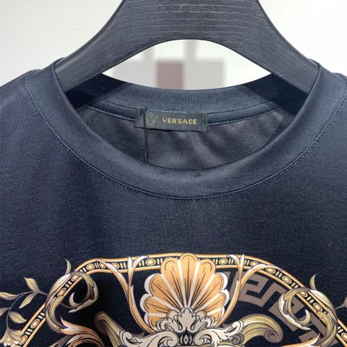 半袖Tシャツ 柔らかな質感 ラックスした雰囲気 レジャー 細身のシルエット 2022新作 ヴェルサーチコピー
