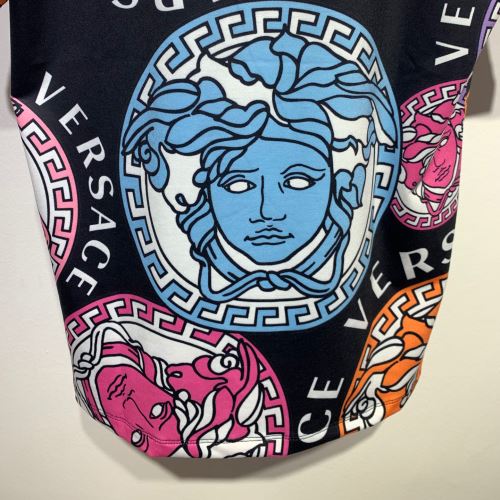カラーラインナップ 2022新作 ヴェルサーチスーパーコピー 代引 半袖Tシャツ ラウンドネック 希少価値大！